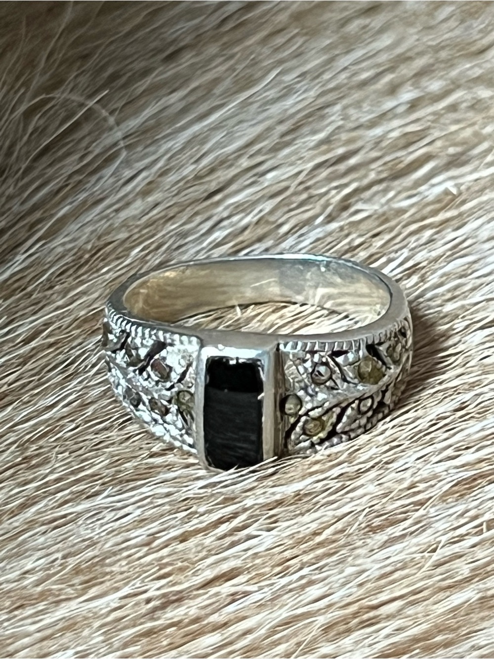 Vintage Sterling Silver Black Onyx Filigree Ring